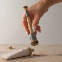 Eco Blend + Conceal Brush Duo - Pincel Duo para maquilhagem