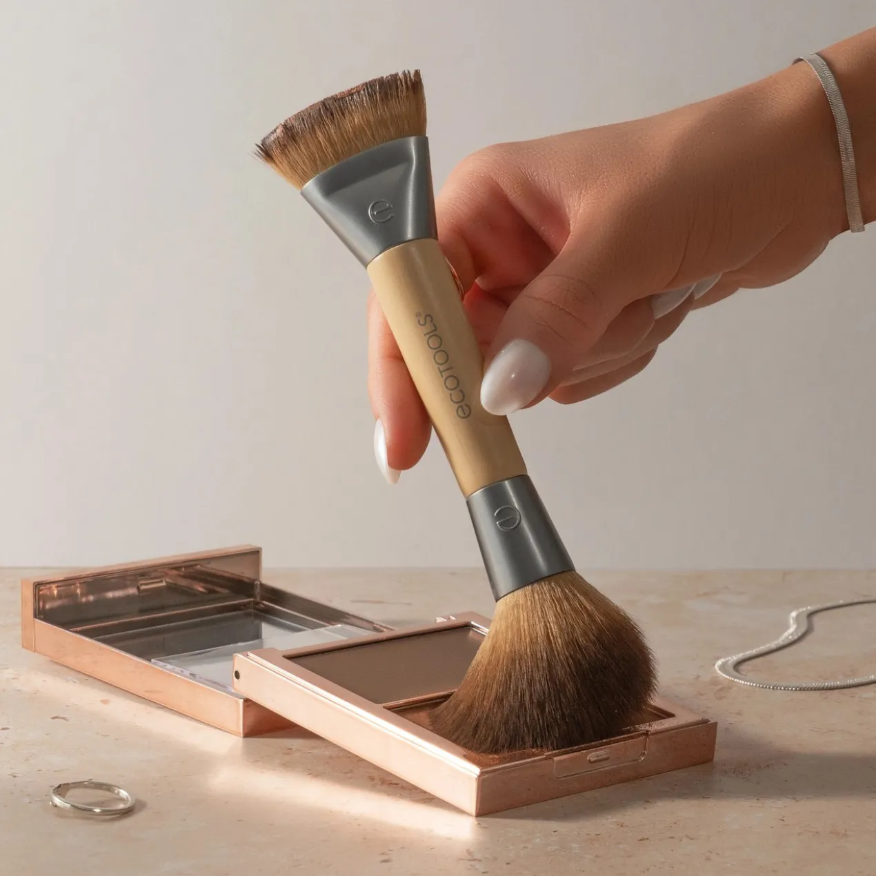 Eco Sculpt + Bronze Brush Duo - Pincel Duo para contorno e bronzeador