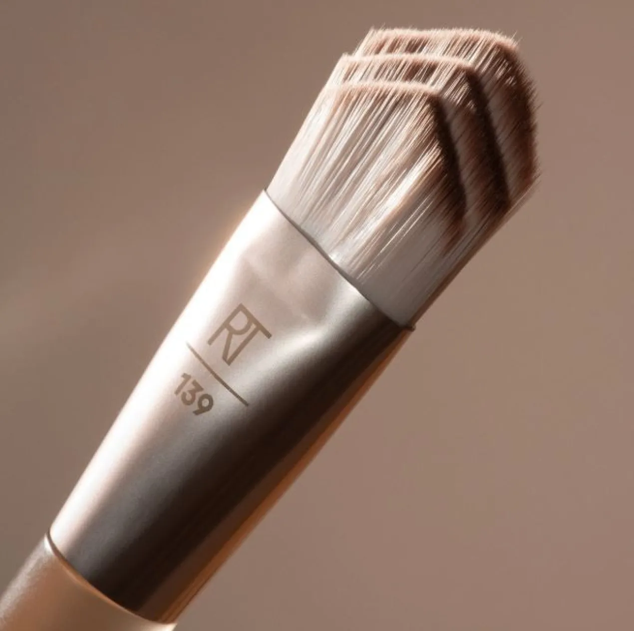 Edição Limitada New Nudes Prism Pro Foundation Brush