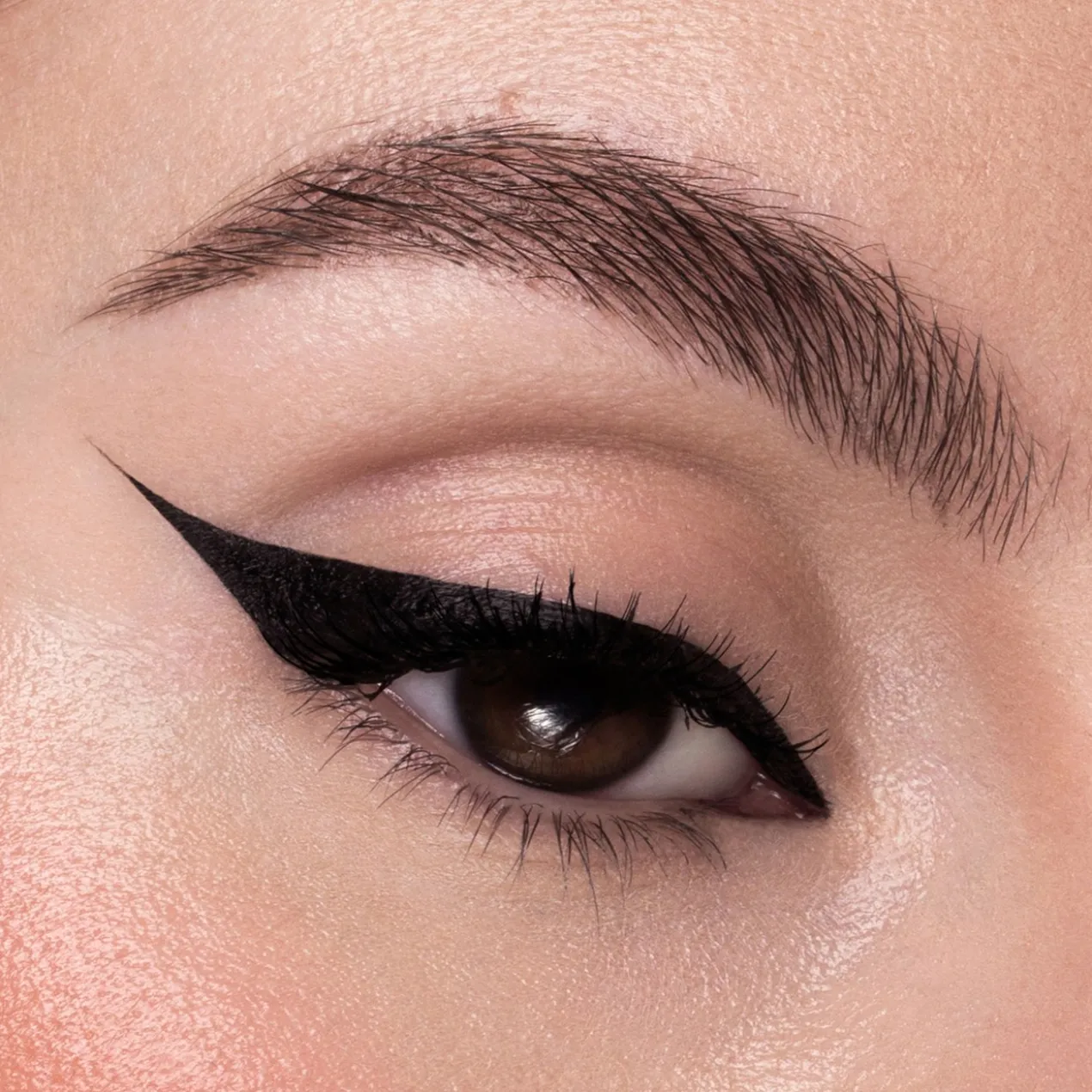 Eyeliner Efeito Preto Intenso