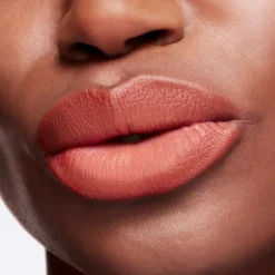 Kiss It Twice Powder Kiss Duo Estojo de Batons (982 Marrakesh-mere e 998 Sorry not Sorry)