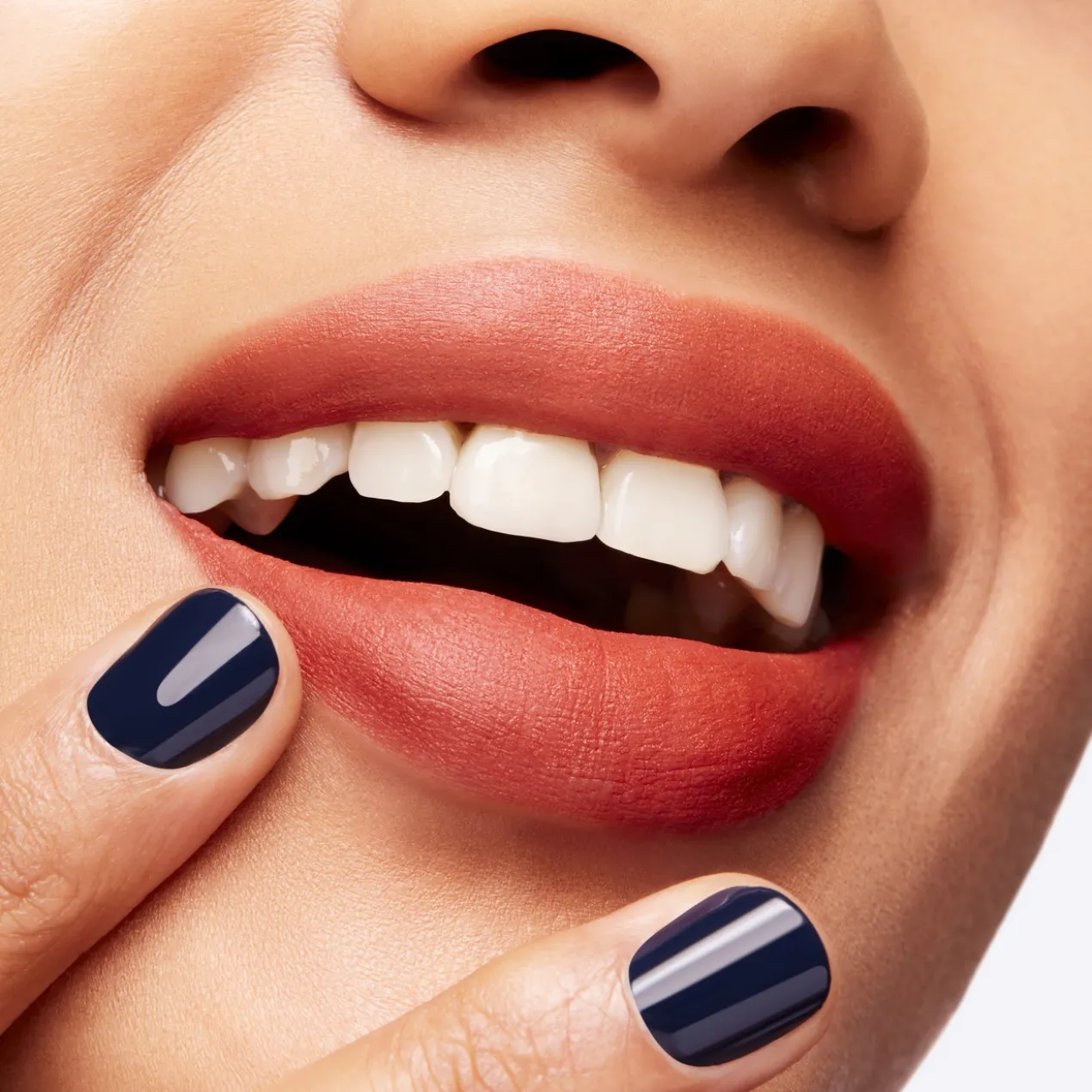 Kiss It Twice Powder Liquid Duo Estojo Batons Alaranjados (988 Little Tale e 984 Billion Smile)