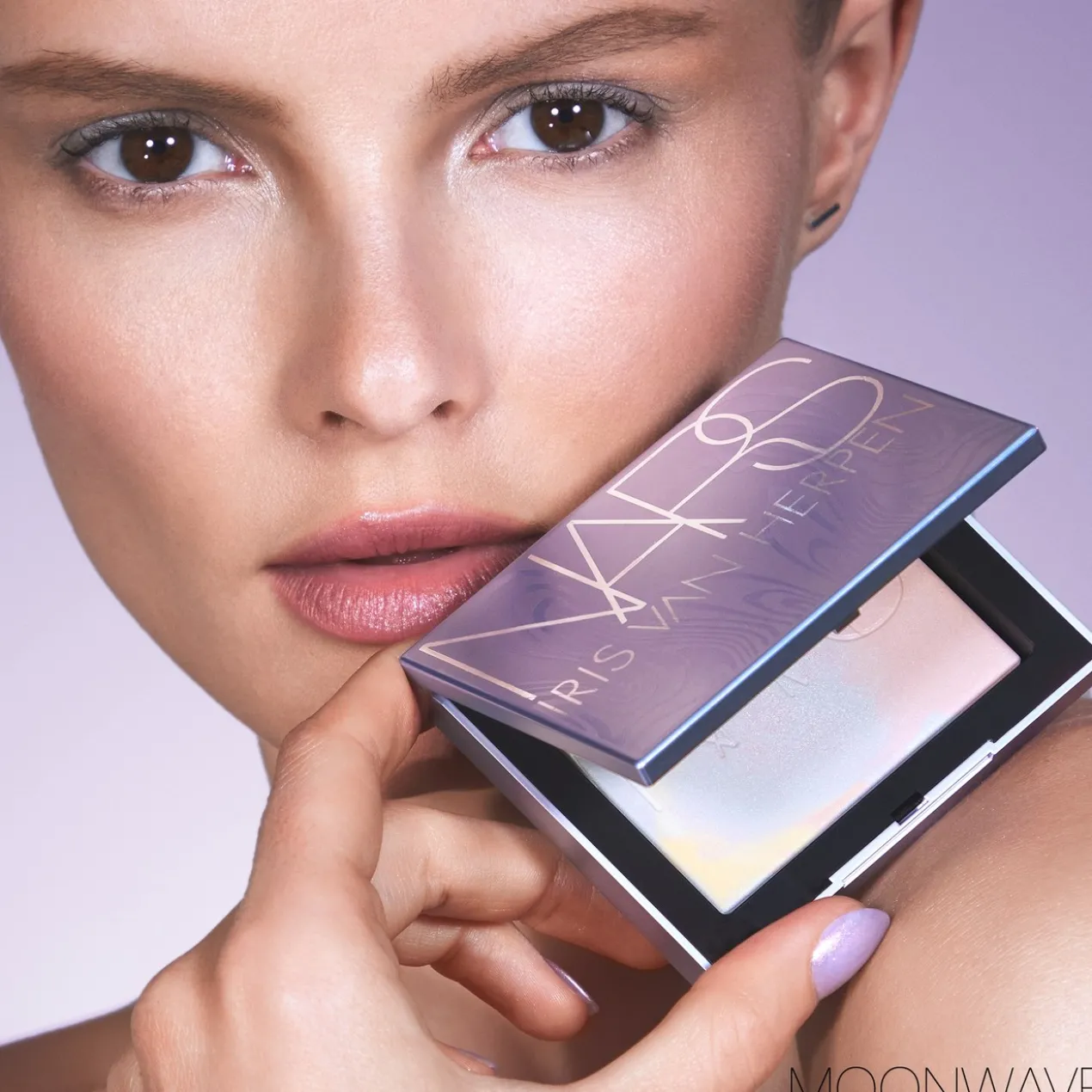 Light Reflecting Prismatic Powder