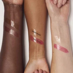 Set Glossy Lips Duo Blowing Air Kisses